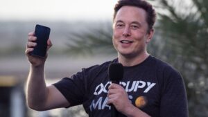 Elon Musk, new owner of Twitter, tweets unfounded conspiracy theory about Paul Pelosi attack
