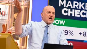 Charts suggest the S&P 500 will rally in December, Jim Cramer says