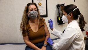 Flu hospitalizations increase nearly 30% as U.S. enters holiday season
